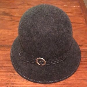 Cloche hat